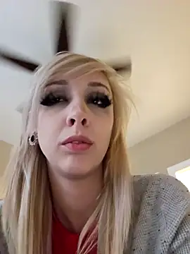 AmethystFoxx online show from November 28, 2025, 9:28 pm