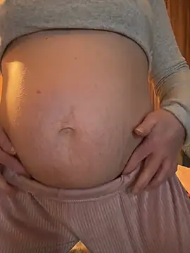 Mini And The Bear online show from February 5, 2026, 5:50 pm