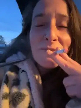 Mini And The Bear online show from March 15, 2026, 12:27 am