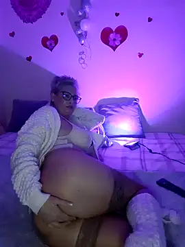 BellaBellaHot online show from November 1, 2025, 9:28 pm