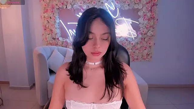 NaomiSainz online show from February 18, 2025, 11:44 am