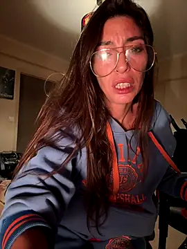 amanilouve online show from November 1, 2025, 3:14 pm