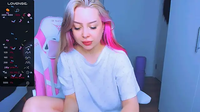 MonaLauu online show from March 19, 2025, 5:50 pm