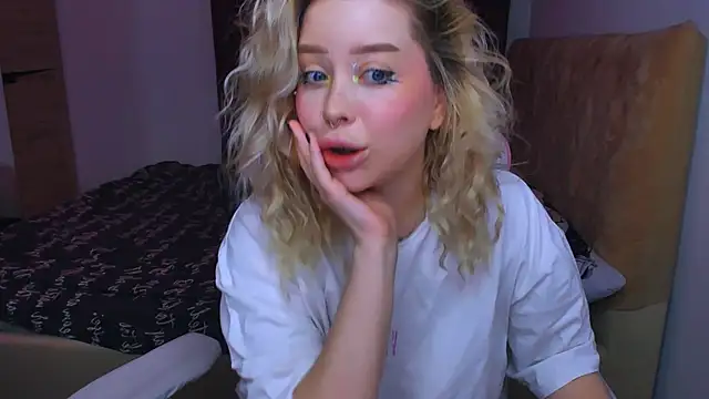 MonaLauu online show from September 30, 2025, 12:48 am