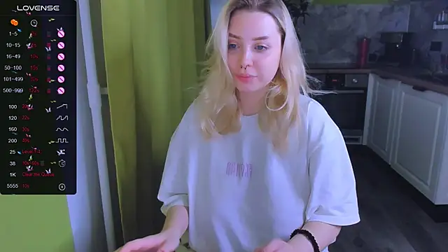 MonaLauu online show from November 22, 2025, 8:08 pm