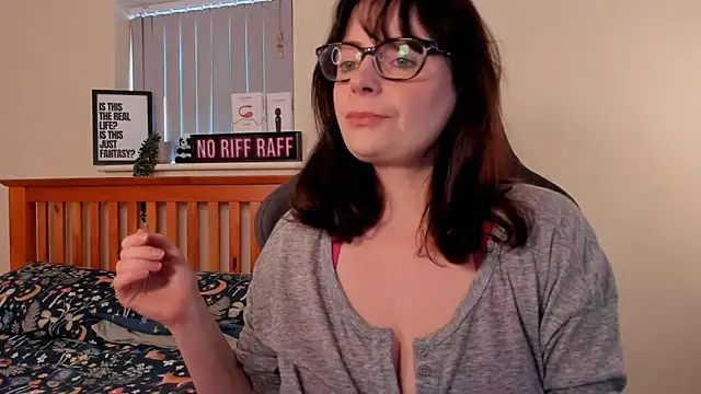 LucieWinters UK online show from January 3, 2025, 12:41 pm