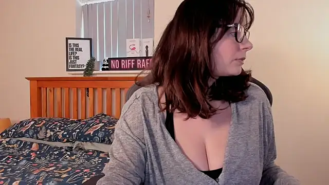 LucieWinters UK online show from January 6, 2025, 12:35 pm