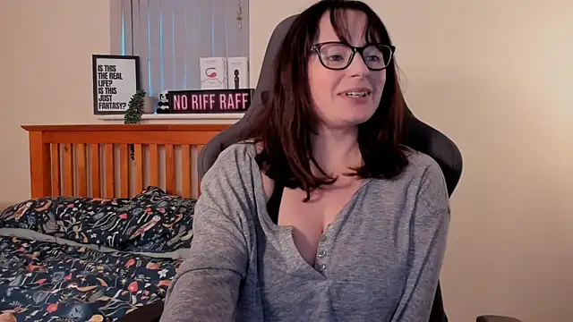 LucieWinters UK online show from January 6, 2025, 3:40 pm