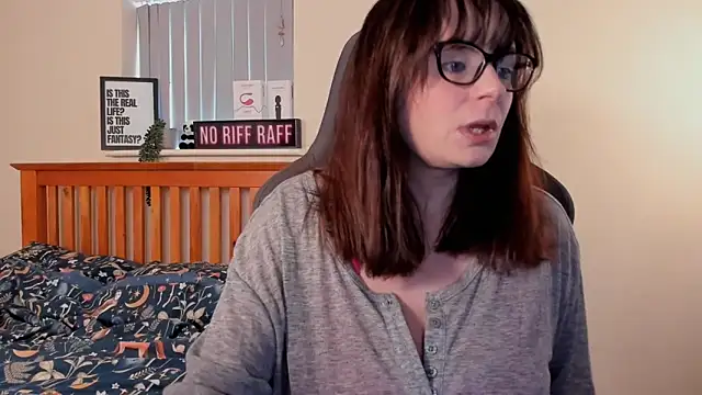 LucieWinters UK online show from January 13, 2025, 2:00 pm