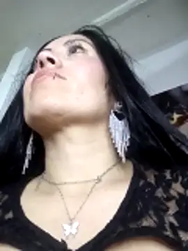 Tania mature online show from April 1, 2026, 5:32 pm