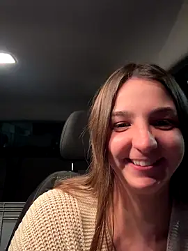 DoriDeluxe66 online show from October 28, 2025, 9:28 pm