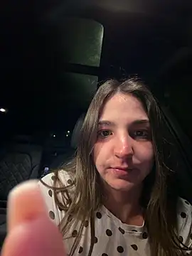 DoriDeluxe66 online show from February 6, 2026, 9:51 pm