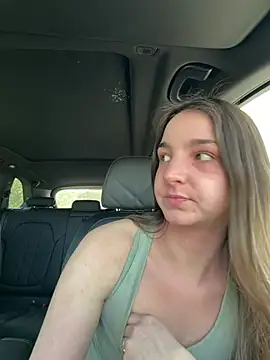 DoriDeluxe66 online show from February 15, 2026, 9:52 am