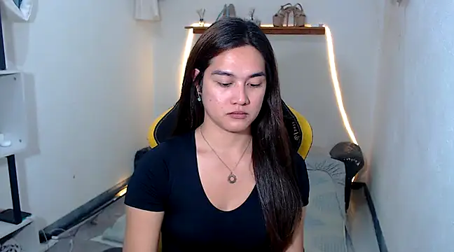 MarieLoveGlamorous online show from March 9, 2025, 11:36 am