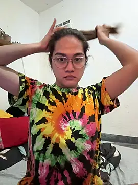 MarieLoveGlamorous online show from February 26, 2026, 1:43 pm