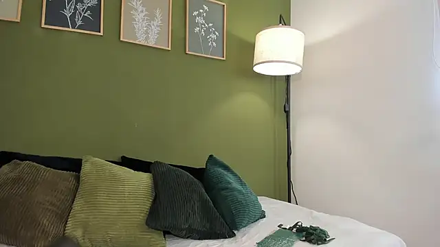 karlye 5 online show from September 13, 2025, 1:11 pm