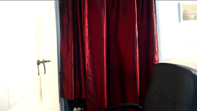 Snapshot of ryhhnnagold99 chatting on October 27, 2025, 8:18 am ryhhnnagold99 online show from October 27, 2025, 8:18 am