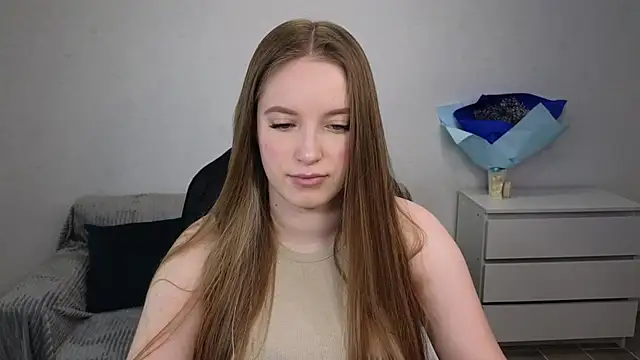 EvaMaddison online show from December 17, 2024, 5:18 am