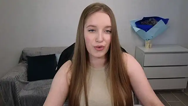 EvaMaddison online show from December 17, 2024, 8:23 am