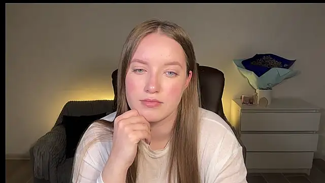 EvaMaddison online show from March 25, 2026, 4:57 pm