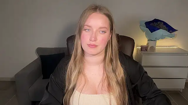 Snapshot of EvaMaddison chatting on June 24, 2026, 7:46 pm EvaMaddison online show from June 24, 2026, 7:46 pm