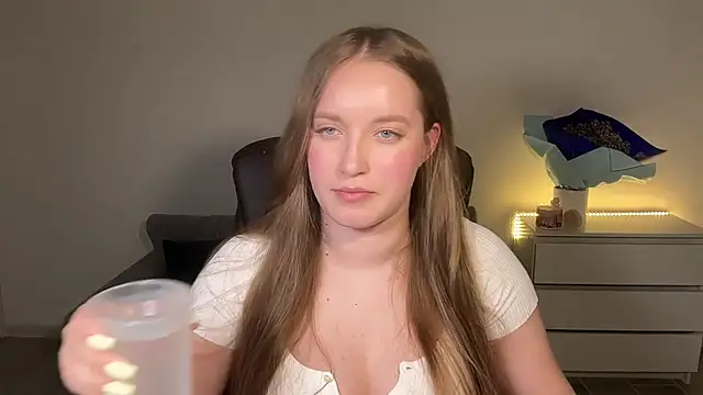 Snapshot of EvaMaddison chatting on June 26, 2026, 8:57 pm EvaMaddison online show from June 26, 2026, 8:57 pm
