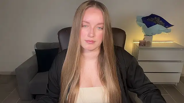 Snapshot of EvaMaddison chatting on June 28, 2026, 9:10 pm EvaMaddison online show from June 28, 2026, 9:10 pm