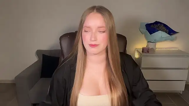 Snapshot of EvaMaddison chatting on July 4, 2026, 8:04 pm EvaMaddison online show from July 4, 2026, 8:04 pm