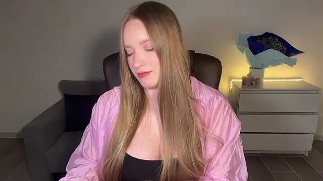 Snapshot of EvaMaddison chatting on July 19, 2026, 10:13 pm EvaMaddison online show from July 19, 2026, 10:13 pm
