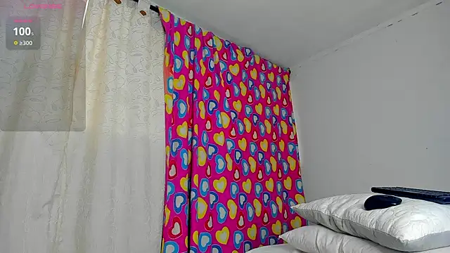 Snapshot of caroline_tovar chatting on March 13, 2025, 9:26 pm caroline tovar online show from March 13, 2025, 9:26 pm