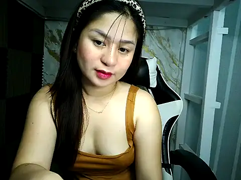 Snapshot of Mia_2022 chatting on October 17, 2025, 7:11 am Mia 2022 online show from October 17, 2025, 7:11 am