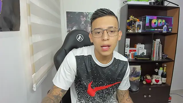 Snapshot of SIXXTOLOVE18 chatting on March 5, 2025, 4:46 pm SIXXTOLOVE18 online show from March 5, 2025, 4:46 pm