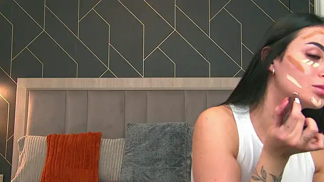 EmyLaveau online show from April 16, 2026, 5:30 am