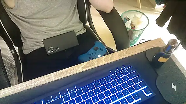 Snapshot of AlexEtSonSexe36 chatting on February 9, 2025, 2:18 pm AlexEtSonSexe36 online show from February 9, 2025, 2:18 pm