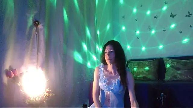 ElysaSun online show from April 19, 2026, 6:10 pm