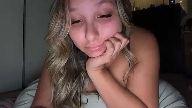 lustfulsmiles online show from June 24, 2026, 5:01 pm