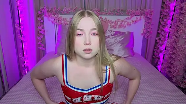 LilyStarlight online show from June 16, 2026, 3:42 am