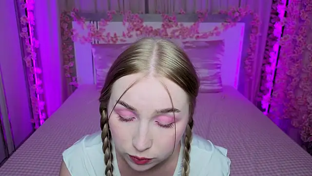 LilyStarlight online show from July 9, 2026, 3:32 am