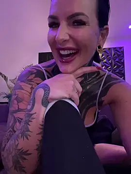 InkedBiitch online show from October 8, 2025, 6:11 am
