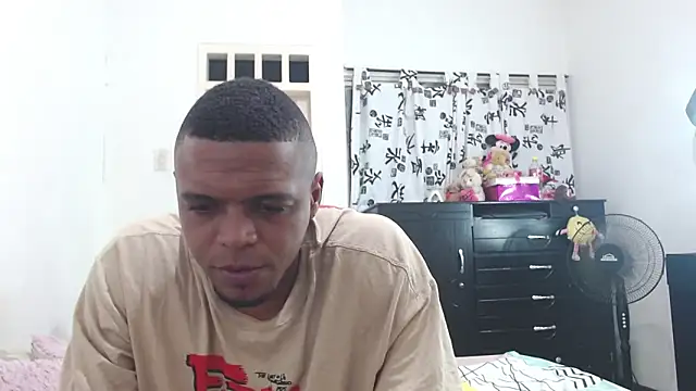 hot and naughty latin online show from March 6, 2025, 10:41 am