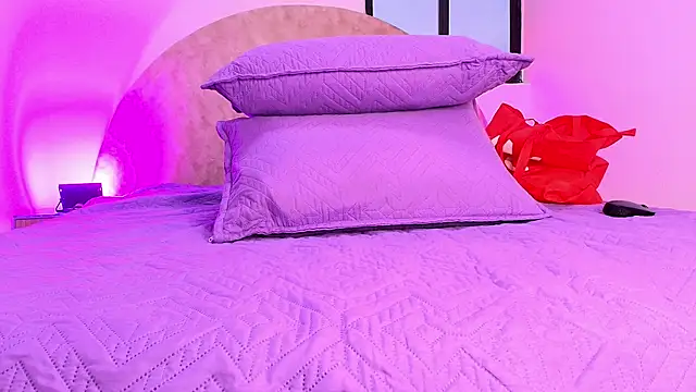  ebony-queen  online show from November 19, 2025, 11:54 am