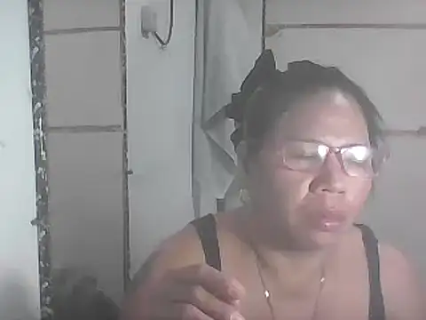 hotwet mama4uxx online show from January 14, 2025, 3:36 pm