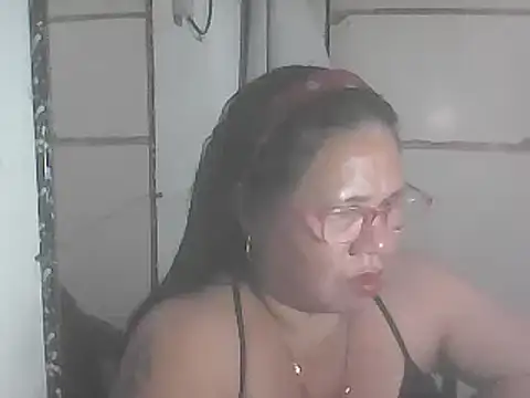 hotwet mama4uxx online show from January 27, 2025, 1:41 pm
