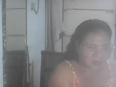 Snapshot of hotwet_mama4uxx chatting on November 11, 2025, 2:28 pm hotwet mama4uxx online show from November 11, 2025, 2:28 pm