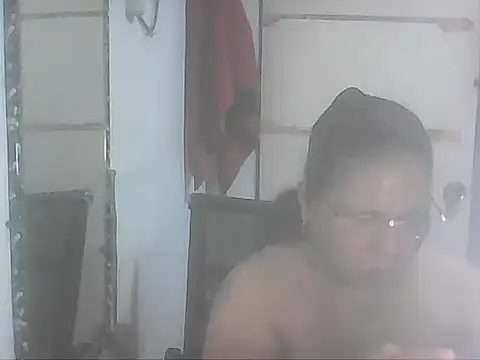 Snapshot of hotwet_mama4uxx chatting on November 17, 2025, 2:45 pm hotwet mama4uxx online show from November 17, 2025, 2:45 pm