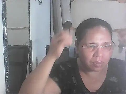 Snapshot of hotwet_mama4uxx chatting on November 24, 2025, 11:32 am hotwet mama4uxx online show from November 24, 2025, 11:32 am