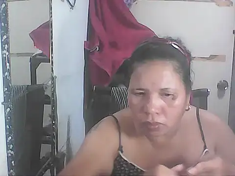 Snapshot of hotwet_mama4uxx chatting on December 18, 2025, 5:46 am hotwet mama4uxx online show from December 18, 2025, 5:46 am