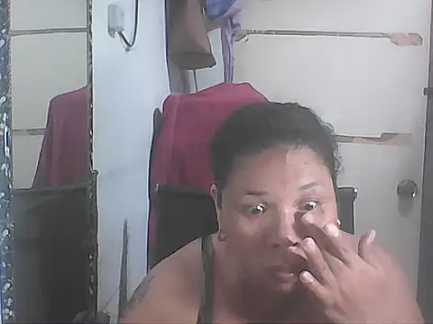 Snapshot of hotwet_mama4uxx chatting on January 15, 2026, 6:18 am hotwet mama4uxx online show from January 15, 2026, 6:18 am