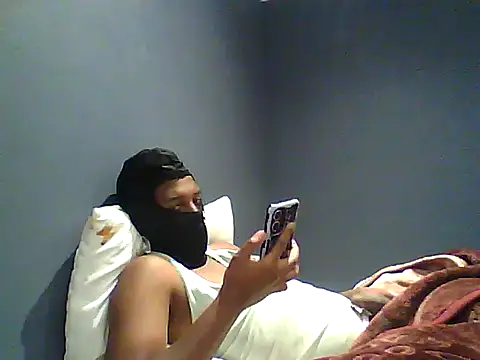 TitularAdaption online show from October 4, 2025, 9:46 pm