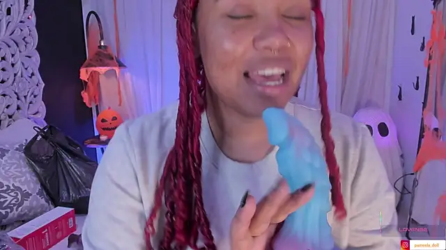 Snapshot of pamela_doll3 chatting on October 31, 2025, 4:02 am pamela doll3 online show from October 31, 2025, 4:02 am